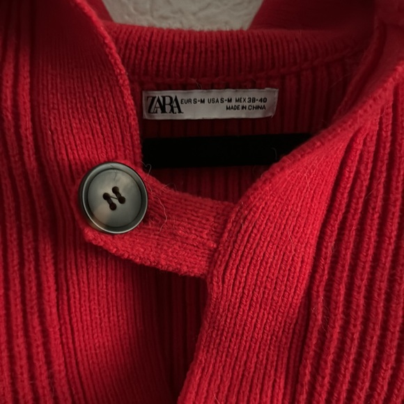 Red Zara sweater - Picture 2 of 3